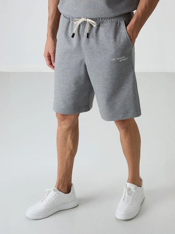 Tommy Life Sports suit in Grey