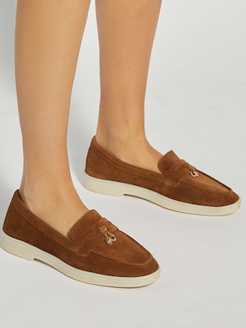 Dune LONDON Instappers in Bruin