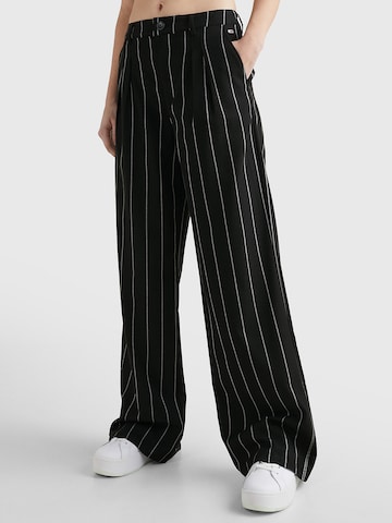Tommy Jeans Wide leg Pleat-Front Pants 'Claire' in Black: front