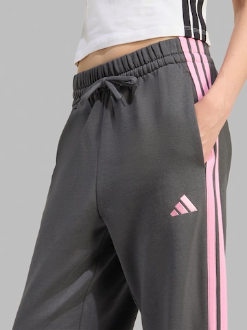 ADIDAS SPORTSWEAR Широки крачоли Спортен панталон в сиво