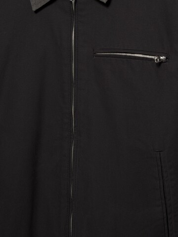 Pull&Bear Prehodna jakna | črna barva