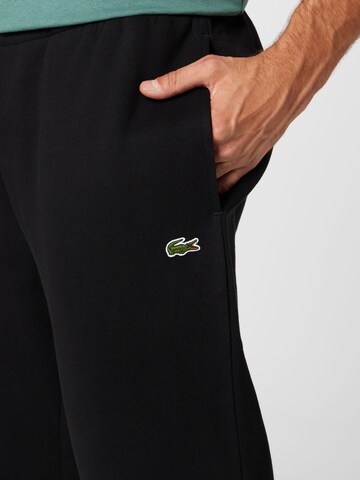 LACOSTE - Tapered Pantalón en negro