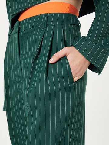 Karo Kauer Štandardný strih Plisované nohavice - Zelená