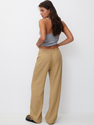 Wide leg Pantaloni de la Pull&Bear pe bej