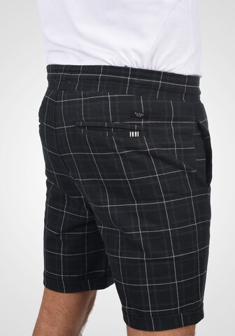 BLEND Regular Shorts in Schwarz