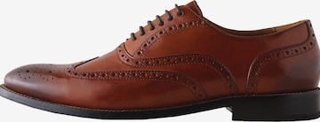 Chaussure à lacets Next en marron : devant