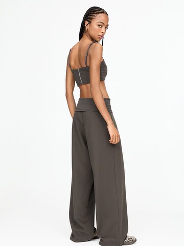 Pull&Bear Wide Leg Bukser med lægfolder i grå