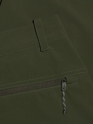 MAMMUT Regular Outdoor Pants in Green