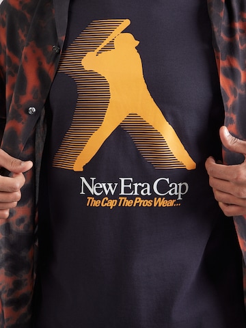 NEW ERA T-shirt 'NE PLAYER' i blå