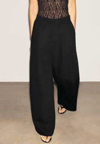 Wide Leg Pantalon à plis Pull&Bear en noir