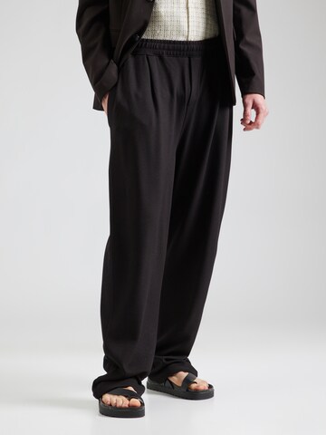 TOPMAN Loosefit Bukser med lægfolder i sort: forside