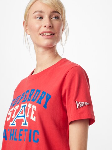 T-shirt 'Collegiate Athletic Union' Superdry en rouge
