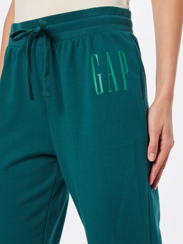 Regular Pantaloni de la GAP pe verde