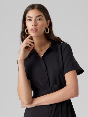 Vero Moda Tall - Vestido camisero 'Queeny' en negro