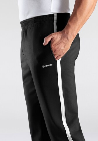 Tapered Pantaloni di BENCH in nero