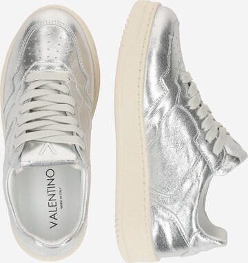 Sneaker bassa di Valentino Shoes in argento