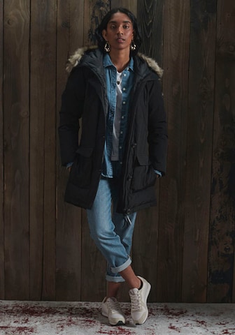 Parka d’hiver Superdry en noir : devant