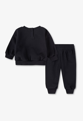 Nike Sportswear Trenirka za tek 'ESSENTIAL' | črna barva