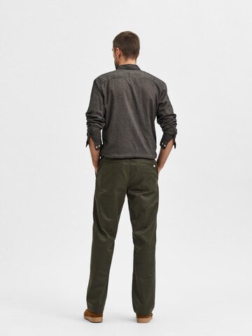 SELECTED HOMME Loosefit Chino 'Salford' in Groen