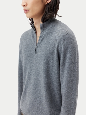 GOBI Cashmere Trui 'Cashmere Horse Jacquard Sweater' in Grijs