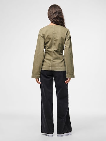 Veste mi-saison 'SILKE ' PIECES en vert