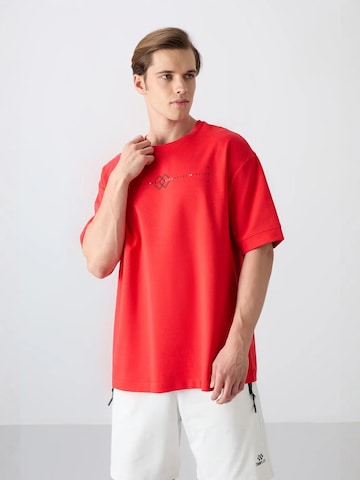 Tommy Life Shirt in Red: front
