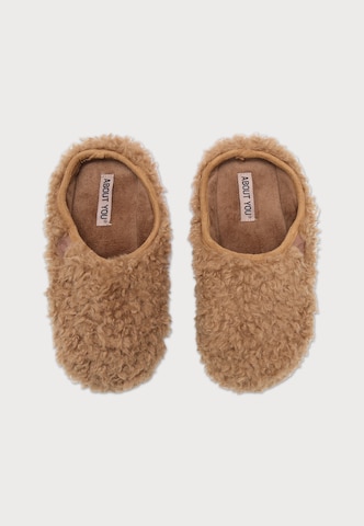 ABOUT YOU - Zapatillas de casa 'Abby' en marrón