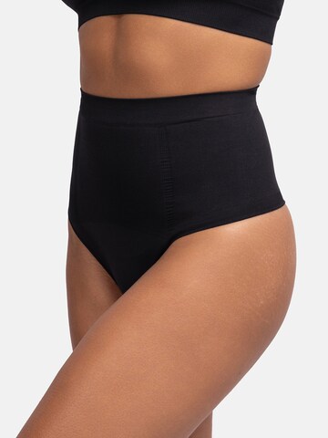 Tanga de la Dorina pe negru