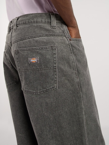 DICKIES Loosefit Farkut 'Thomasville' värissä harmaa