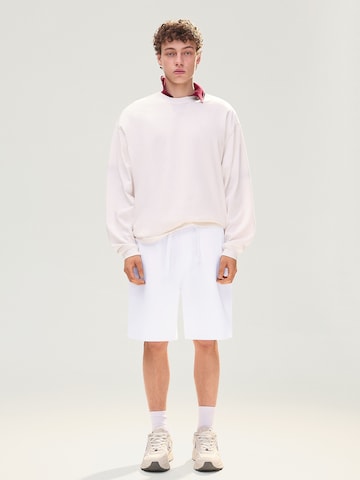 Bershka Loose fit Trousers in White