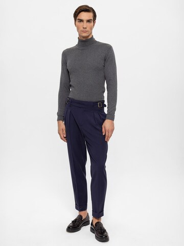 Antioch Regular Trousers in Blue