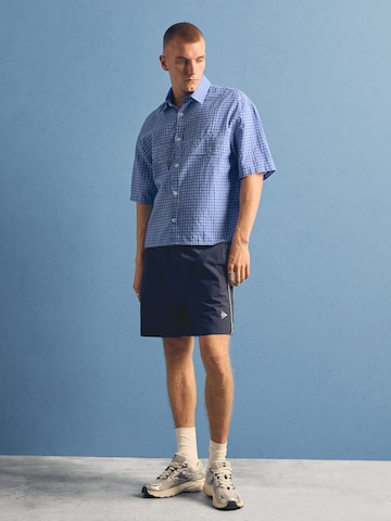 Bershka Comfort fit Koszula w kolorze niebieski