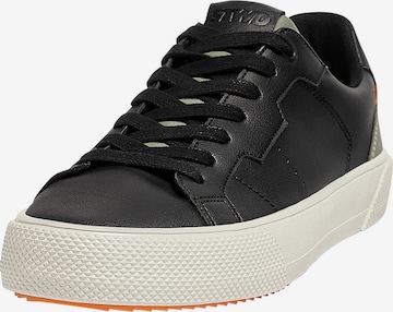 Pull&Bear Sneakers in Black: front