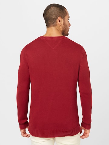 Tommy Jeans Sweter 'Essential' w kolorze czerwony