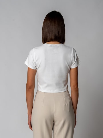 GORG Shirt 'Geripptes Cropped T-Shirt' in White