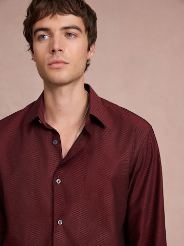 Next Slim Fit Businesspaita värissä punainen