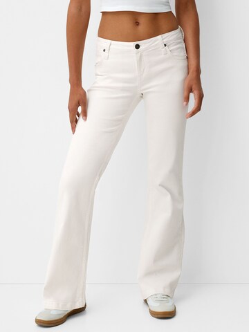 Bershka Flared Bukser i hvid: forside