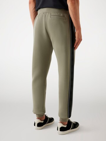GUESS Tapered Hose in Grün