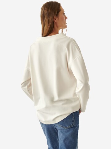 TATUUM - Sweatshirt 'Konczi' em branco