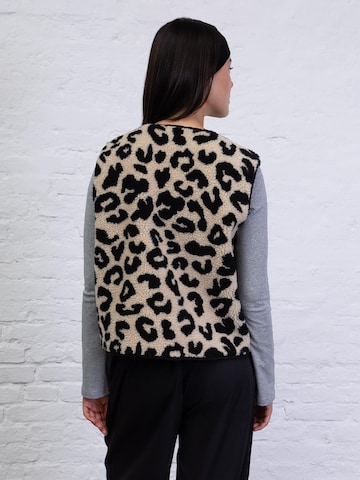 BROKE + SCHÖN Weste 'Teddyweste mit Leoprint'‌‌‌‌‌‌‌ in Beige
