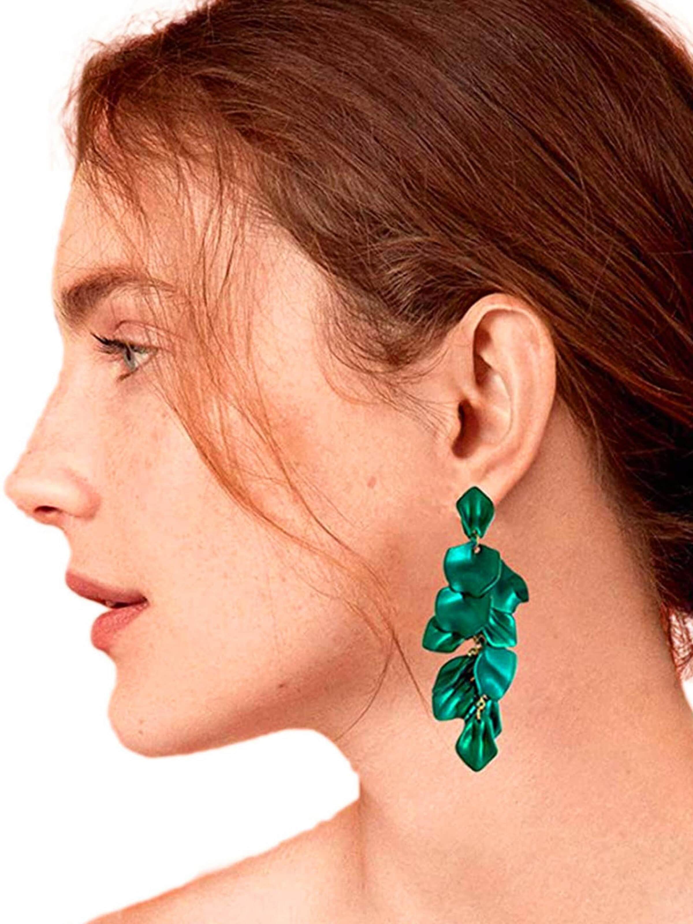 AVANT-GARDE PARIS Earrings 'Ulrikesa' in Green: front