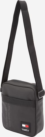 Borsa a tracolla di Tommy Jeans in nero