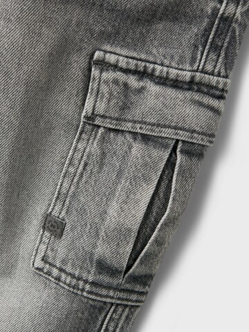 regular Jeans 'NKMSilas' di NAME IT in grigio