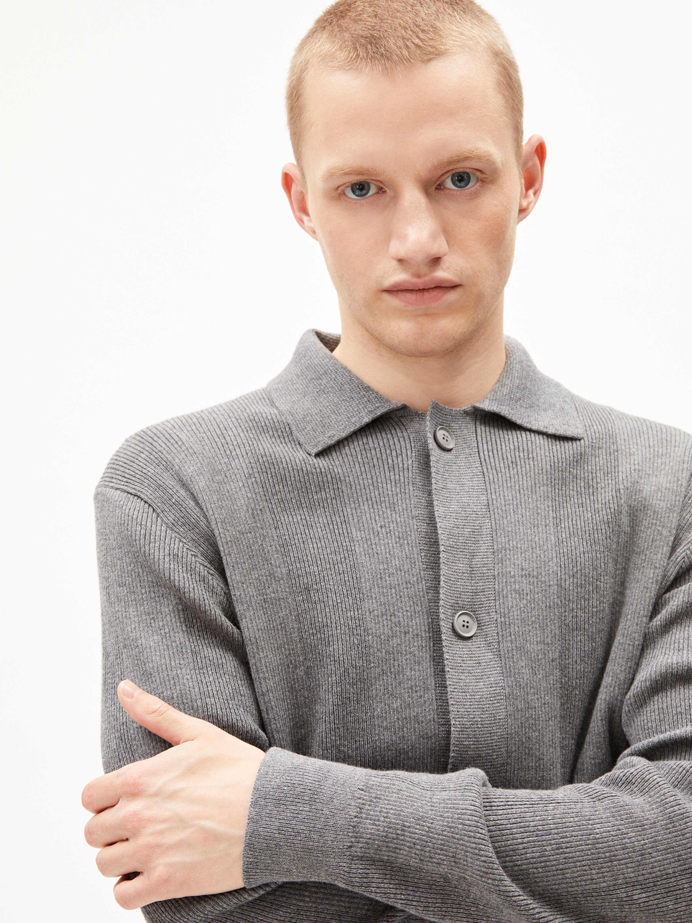 Vestes en maille ' VAALOMES ' ARMEDANGELS en gris : devant