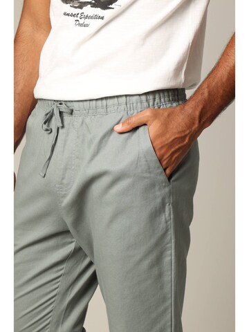 Loosefit Pantalon chino 'Glades' Deeluxe en vert