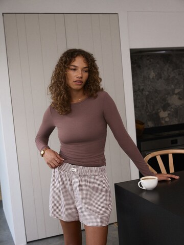 Shorty di self. in marrone: frontale