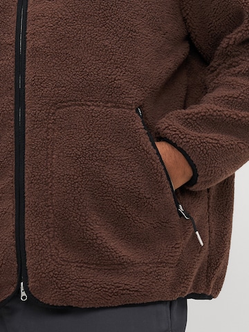 Veste en polaire 'JORNORREBRO' Jack & Jones Plus en marron