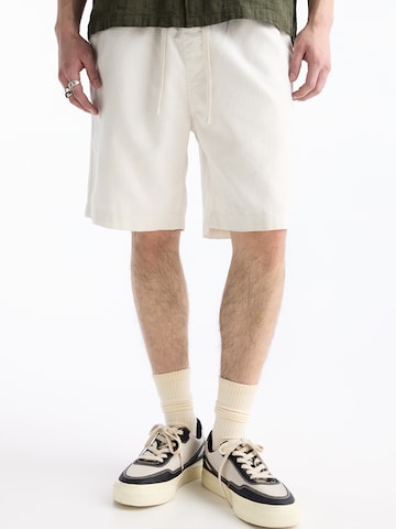 Pull&Bear Широка кройка Панталон в бяло: отпред