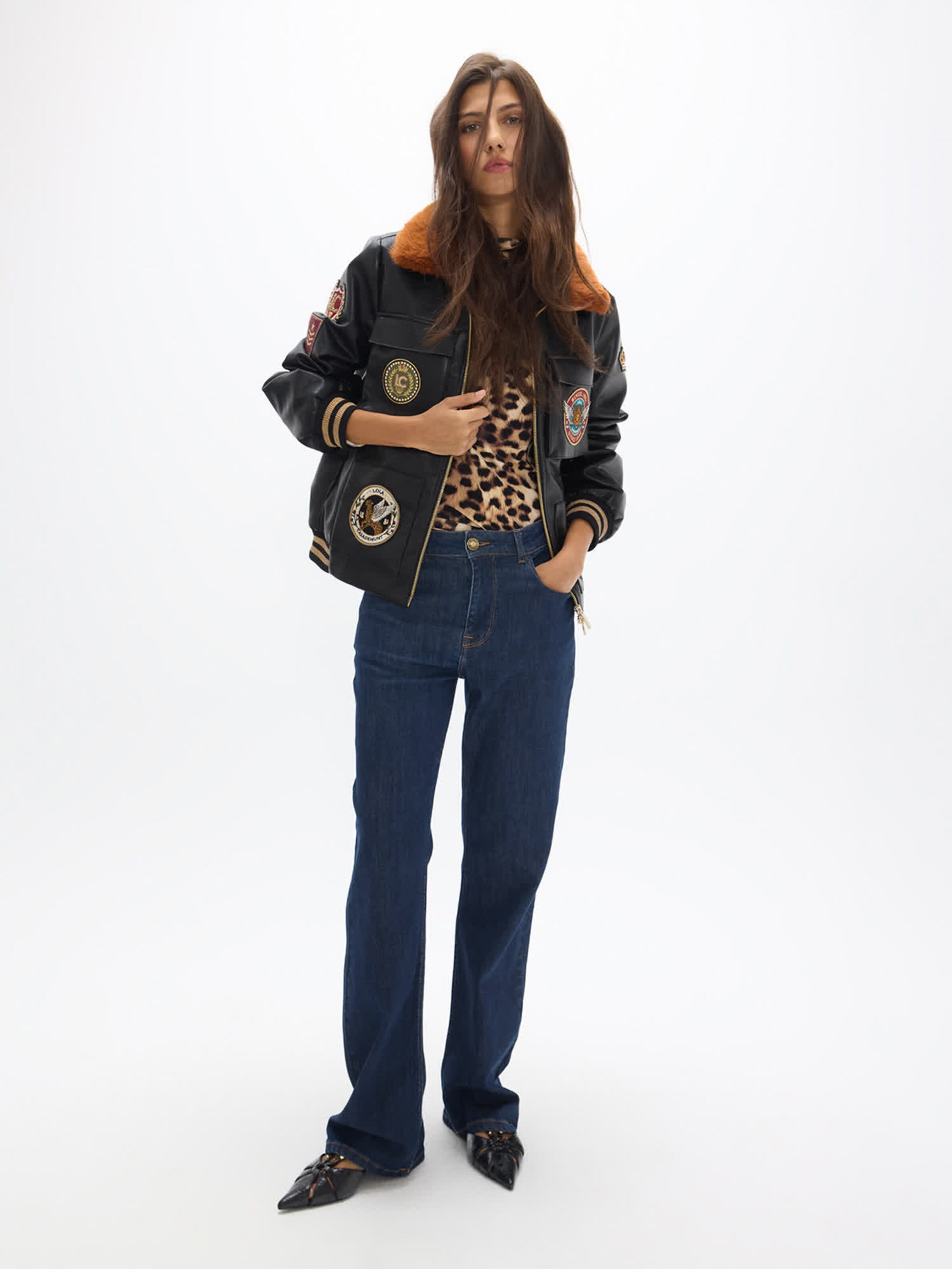 Lola Casademunt - Camiseta en marrón: frente