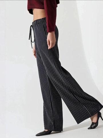 Hiccup Loosefit Hose in Blau